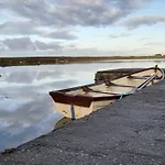 Teach Eile, * Clifden